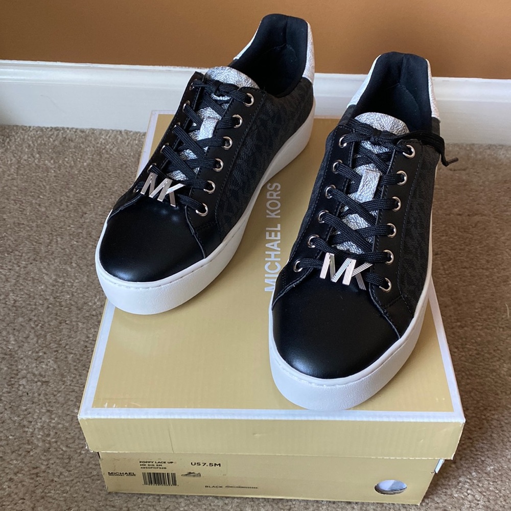 Michael Kors Poppy Lace Up Sneakers US 7.5M NWOT